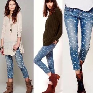 Free People EUC Blue Floral Cropped Skinny Jeans
